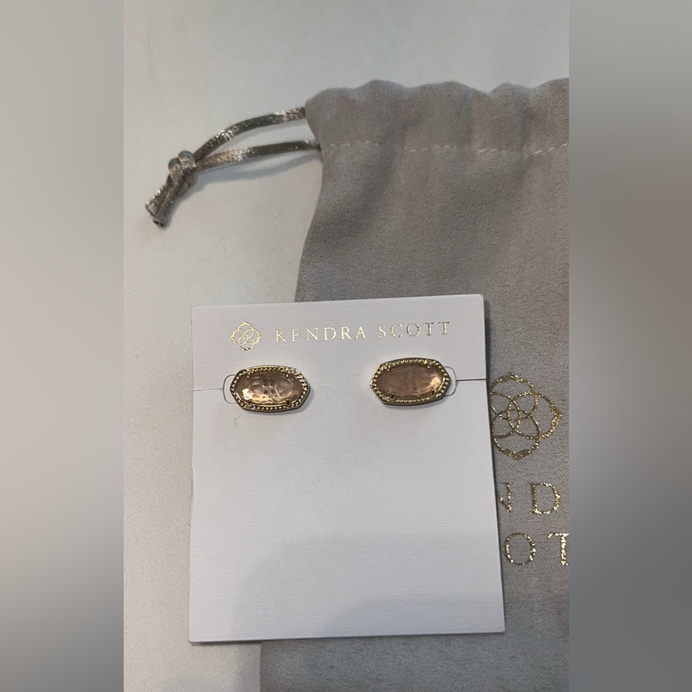 NEW Kendra Scott Rose quartz stud earrings